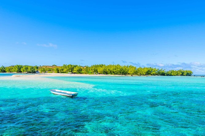 3 North Islands Catamaran Cruise with Lunch & Drinks on island. - Setting off from Grand Baie at 8:30 am