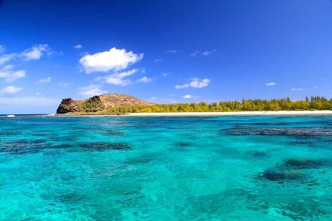 3 North Islands Catamaran Cruise with Lunch & Drinks on island. - A party boat, not a silent sailing trip