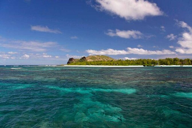 3 North Islands Catamaran Cruise with Lunch & Drinks on island. - The long crossing to Ilot Gabriel