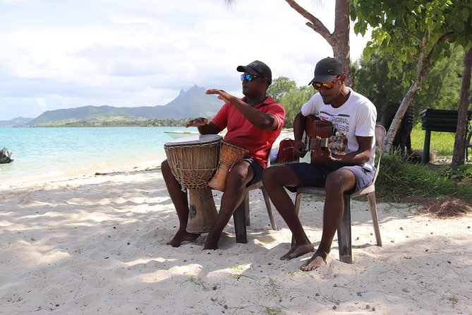 5 island tour all inclusive with Ile aux cerfs and snorkeling - Lunch on Ile aux Cerfs
