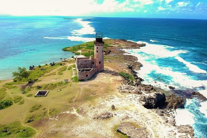 5 Islands Private Speedboat with Snorkeling Lunch and Drinks - Ile du Phare and the old lighthouse