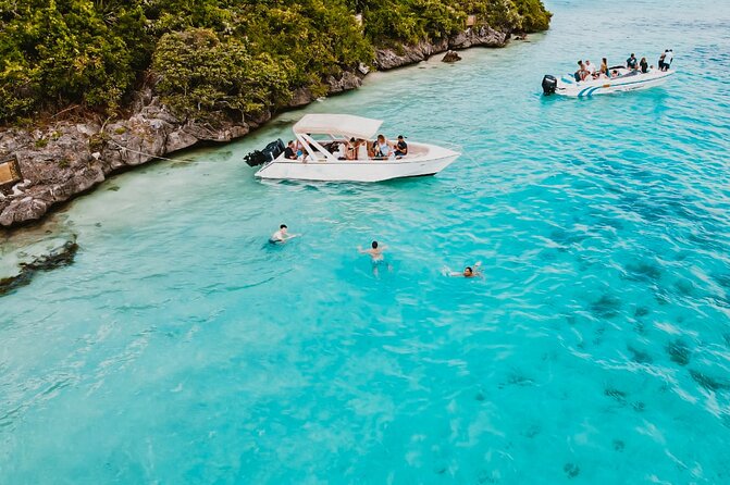 5 Islands Speedboat Cruise incl. Snorkeling in Blue Bay + Lunch at Ile aux Cerfs - The skipper shapes the whole mood