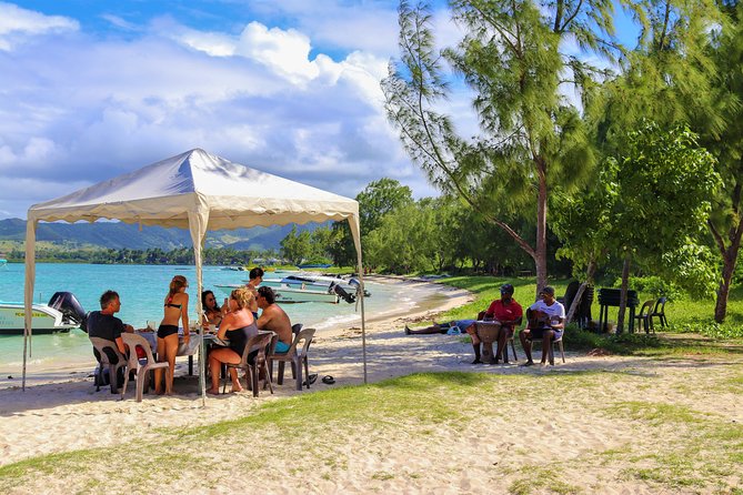 5 Islands Speedboat Cruise incl. Snorkeling in Blue Bay + Lunch at Ile aux Cerfs - Ile aux Cerfs starts the morning