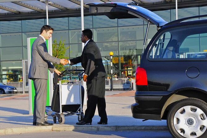 Airport & Hotel Transfers: Private with WIFI Facilities - What the private vehicle means for your group
