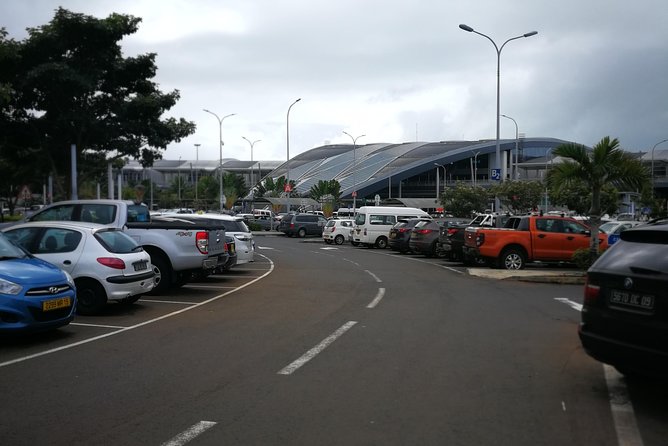 Airport & Hotels Transfers - Meeting your driver at Sir Seewoosagur Ramgoolam International Airport