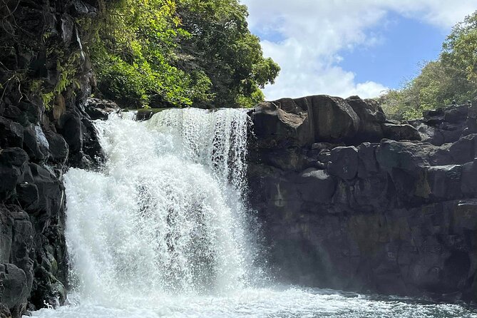All inclusive CATAMARAN with BBQ : Ile aux cerf & GRSE waterfall - Key points to know before booking