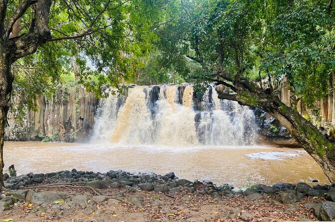All Inclusive Full Day Tour: Chamarel Rhumrie,7-Coloured & Lunch - What the $120 price really buys you