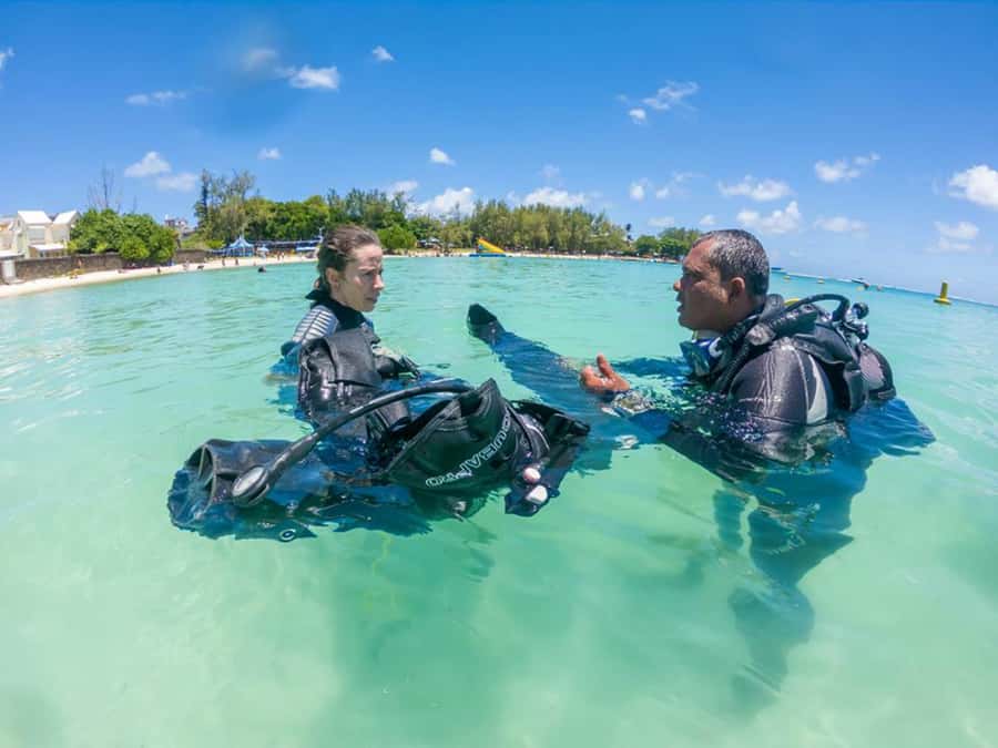 Blue Bay: LEARN TO DIVE TODAY with CORAL DIVING Team - Key points at a glance
