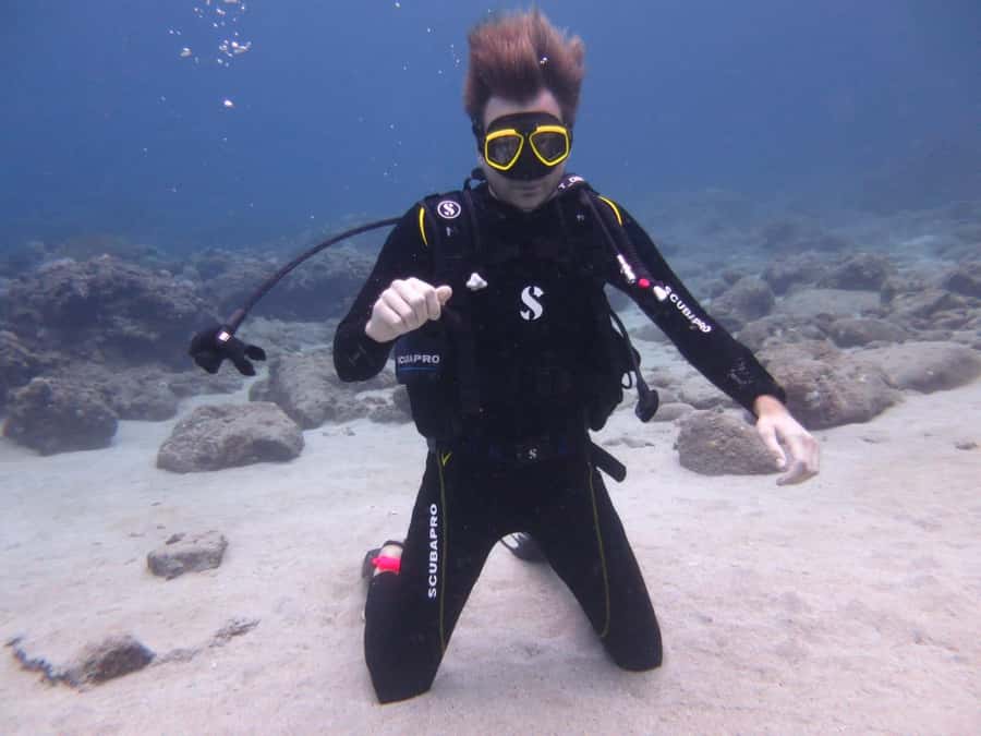 Blue Bay: LEARN TO DIVE TODAY with CORAL DIVING Team - Who should book this experience