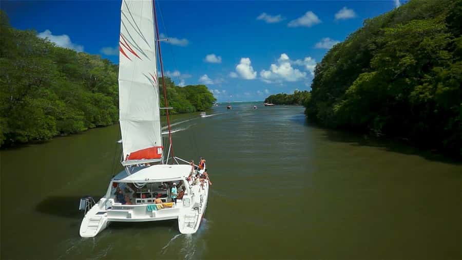 Catamaran cruise to Ile aux Cerfs from Pointe Jerome - Life aboard the 42-foot catamaran