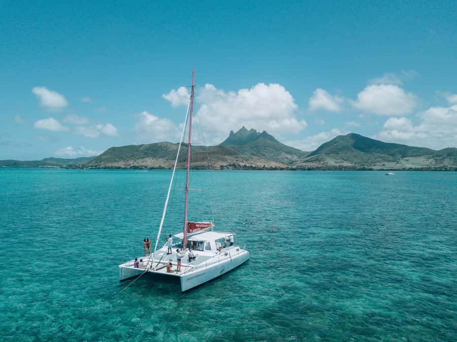 Catamaran cruise to Ile aux Cerfs from Pointe Jerome - The reliability question you should not ignore