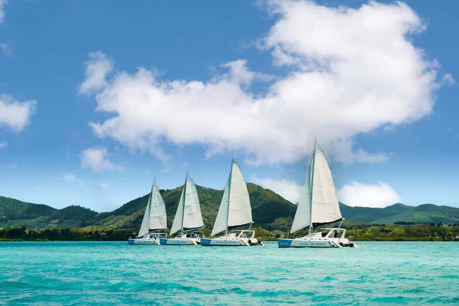 Catamaran Cruise to île aux Cerfs w Dolphins watch & Lunch - Setting off from the eastern jetty