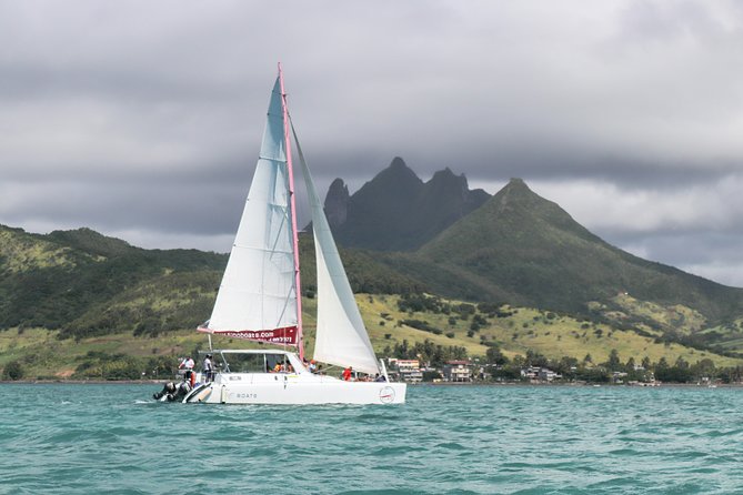 Catamaran cruise to Ile aux cerfs with bbq lunch - Snorkeling in the clear lagoon