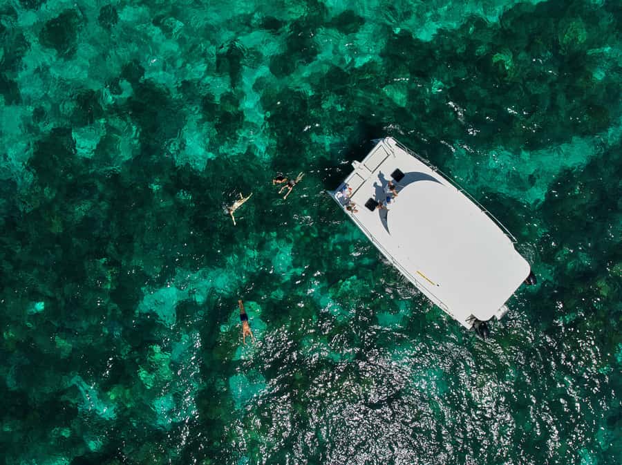 Catamaran Mauritius: South East 5 Islands Catamaran Cruises - Barbecue lunch and the drinks onboard