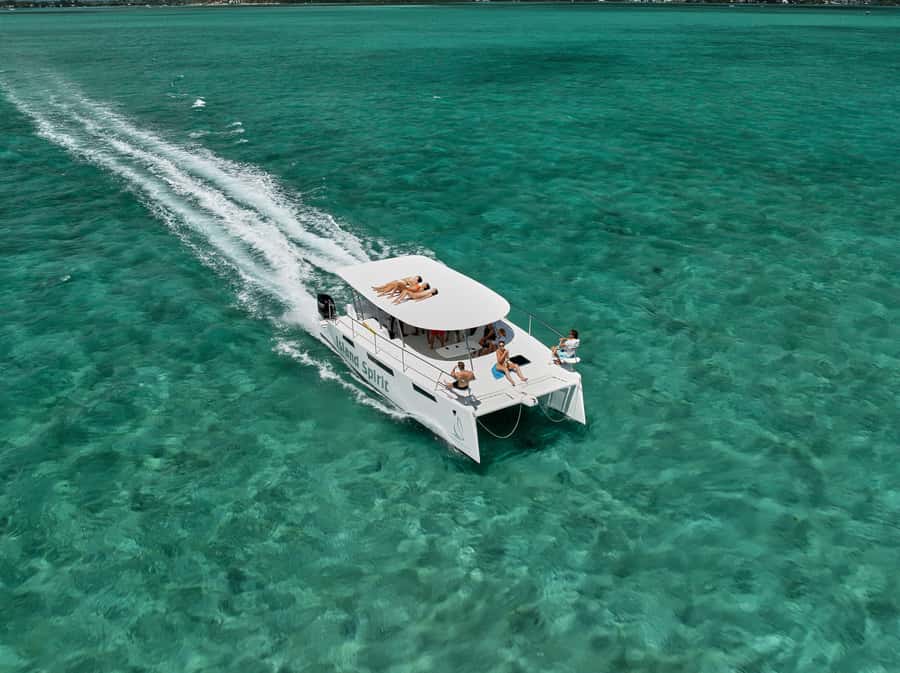 Catamaran Mauritius: South East 5 Islands Catamaran Cruises - Ile aux Fouquets and the old lighthouse