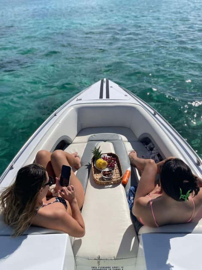 DAY TRIP: Private Speedboat Excursion in Mauritius - Île aux Aigrettes and the first hour in the water