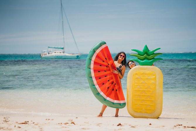 EAST Shared Cruise : OCÉANE Full day catamaran to Ile aux Cerfs - A barbecue lunch with fish, chicken, and salads