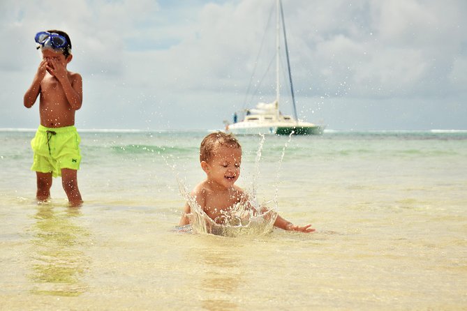 EAST Shared Cruise : OCÉANE Full day catamaran to Ile aux Cerfs - What the $77.82 price really covers