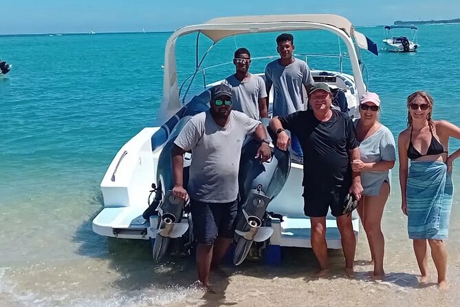 Exciting Dolphin encounters in the Maurtius's lagoon - Swimming with a guide beside you