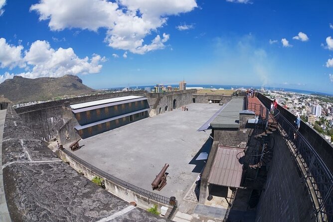 Food Tasting & Market Shopping: Private Guided Tour in PORT LOUIS - Chinatown, Champ de Mars, and the city between stops