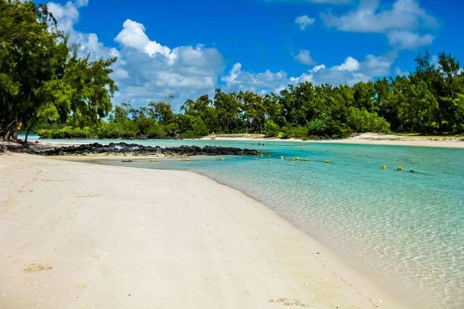 Full-Day At Ile Aux Cerf: Speed Boat, GRSE, Lunch On A Private Island & Transfer - A Mauritian BBQ lunch on a private island
