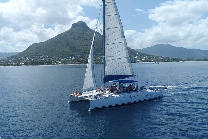 Full Day Catamaran Cruise on shared basis to Bénitiers Island - The Crew, Food, and Onboard Mood