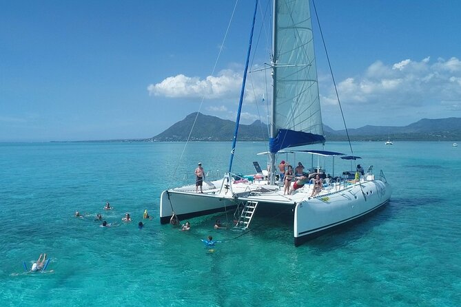 Full Day Catamaran Cruise on shared basis to Bénitiers Island - Tamarin Bay and the Search for Dolphins