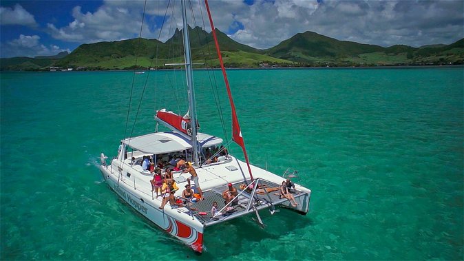 Full-Day Catamaran Cruise to Île aux Cerfs with BBQ Lunch - Two hours at Île aux Cerfs