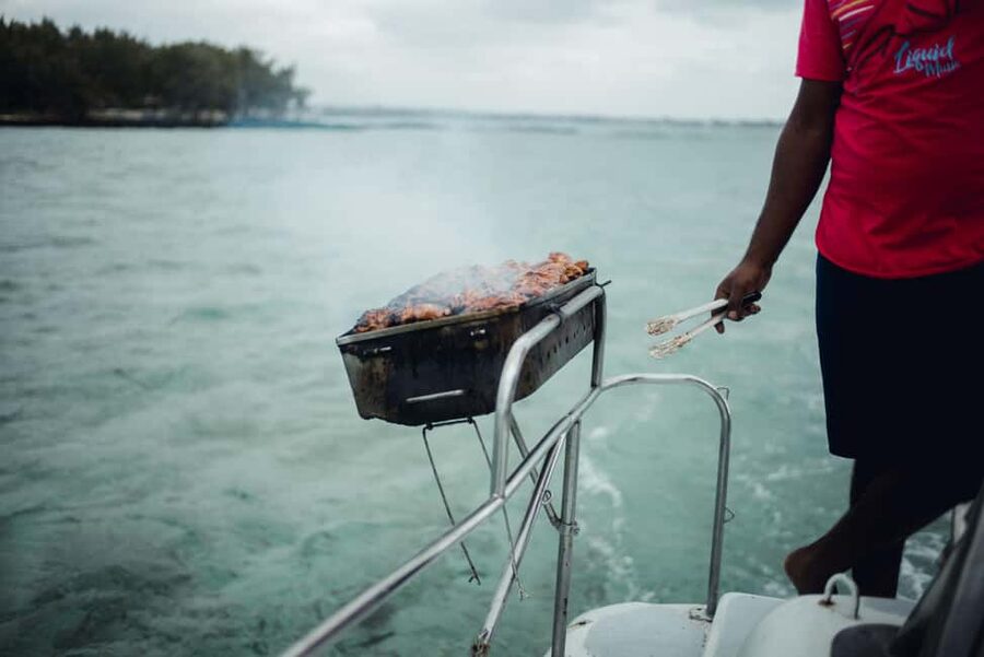 Full-day Catamaran Cruise to Ile aux Cerfs with Lunch - Speedboat to the Grand River South East waterfall