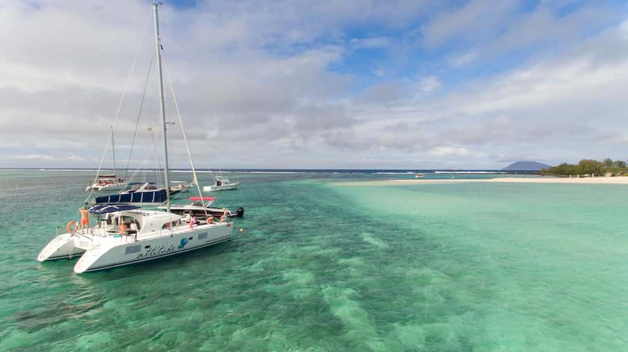 Full Day Catamaran Luxury Cruise to Northern Islands w Lunch - The Return Stop at Coin de Mire