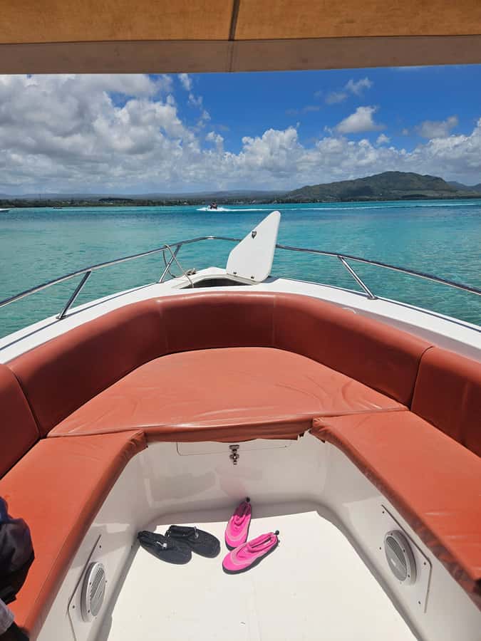FULL-DAY CATASPEED - East Lagoon cruise including transfer. - Snorkeling at the Aquarium site