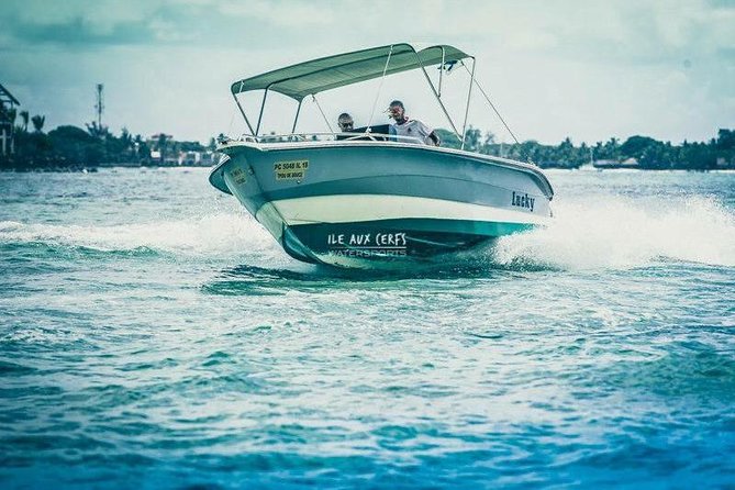 Full Day Ile aux Cerfs Speedboat Trip With Hotel Transfers (Private or Shared) - How the private and shared options differ