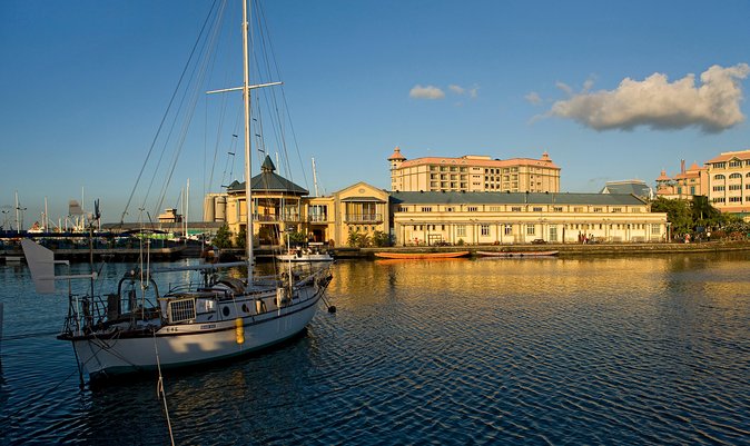 Full Day North Private Guided Tour Mauritius: including lunch - The driver-guide can shape the day