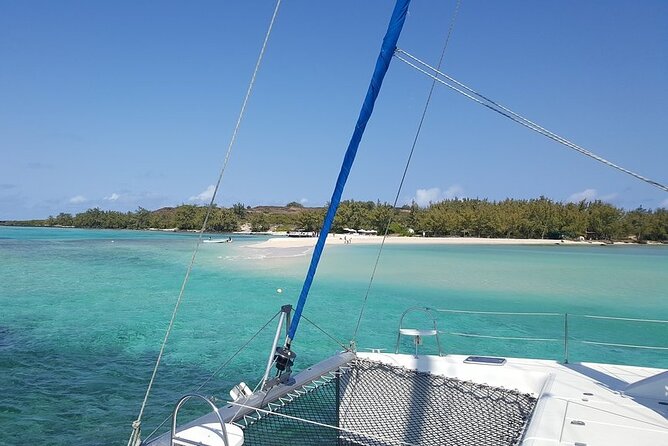Full-Day Northern Catamaran Cruise: Coin de Mire and Ile Plate Island - The Crew Can Shape the Whole Day