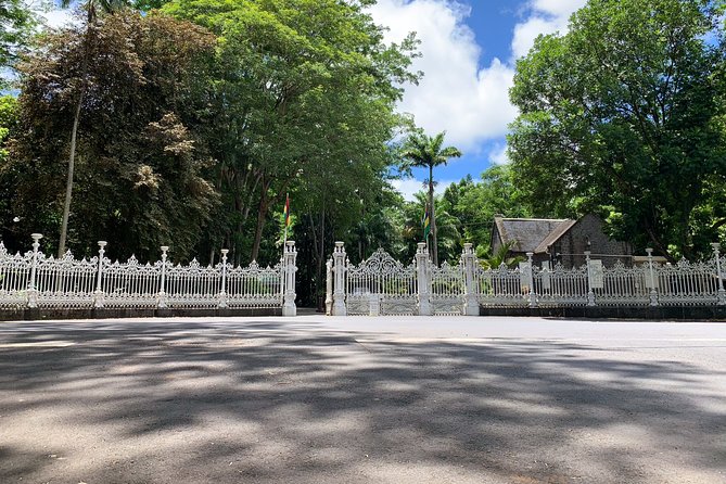 Full Day Private custom Tour with Drive-Guide in Mauritius - Who should book this private day?