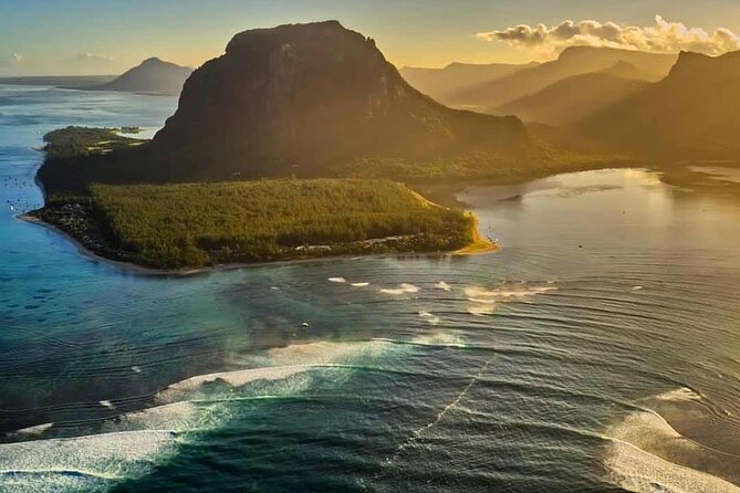 Full-Day Private Hiking le Morne Mountain & Seafood Lunch at Islet Fourneau - What lunch really includes at Islet Fourneau