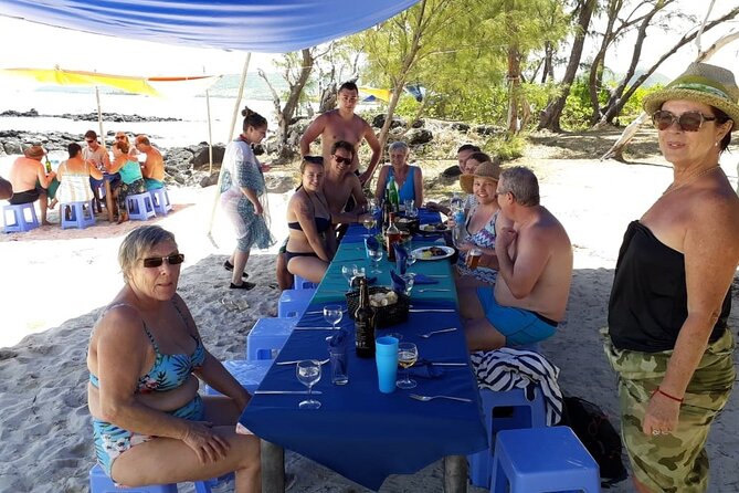 Full Day Shared Speed Boat in Ile Aux Cerfs Lunch & Transfer incl - Arriving at Île aux Cerfs