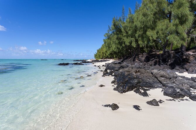 Full Day Shared Tour Catamaran to Ile Aux Cerfs - Cruising toward Ile aux Cerfs