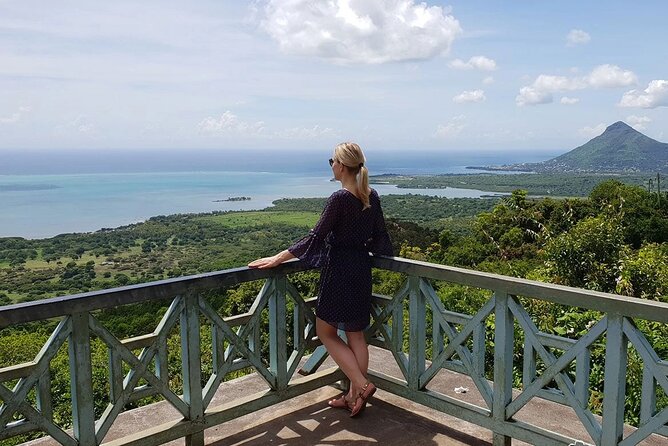 Full day visit to Chamarel ,Curious Corner & Takamaka with Lunch - Chamarel’s scenic route and island views