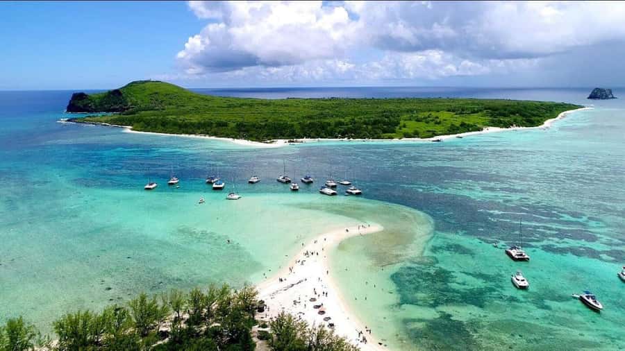 Grand Baie: Catamaran 3 Islands Cruise & Lunch on the Island - Ile Plate and the island lunch