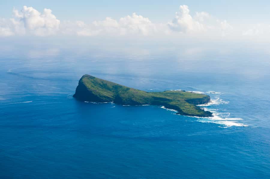 Grand Baie: Three Islands Private Boat Trip and Beach BBQ - From Grand Baie to Flat Island in 30 minutes