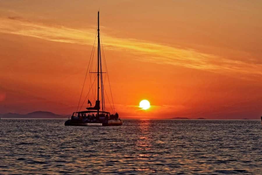 Grand Bay: Honeymoon/Lovers Sunset Tour with Romantic Dinner - Leaving Grand Baie for the North Islands