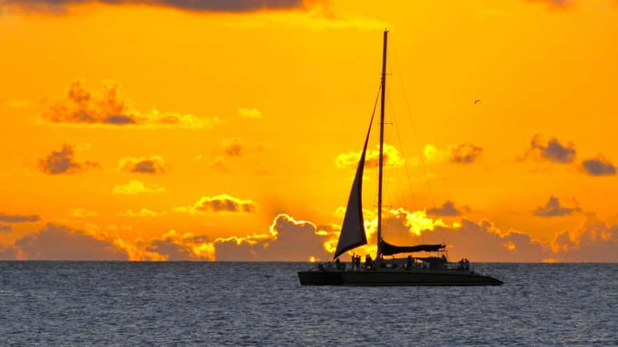 Grand Bay: Honeymoon/Lovers Sunset Tour with Romantic Dinner - Should you book this Grand Baie sunset cruise?