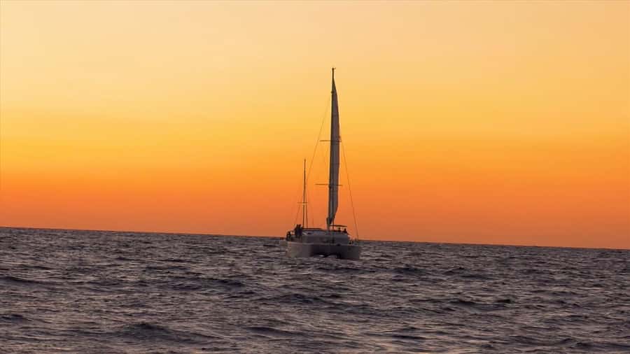 GrandBay-Sunset Cruise with Event Dinner for Private Groups - Cocktails, Beer, Juice, and Local Spirits