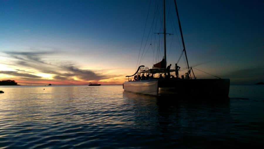 GrandBay-Sunset Cruise with Event Dinner for Private Groups - Practical Tips for a Smoother Evening
