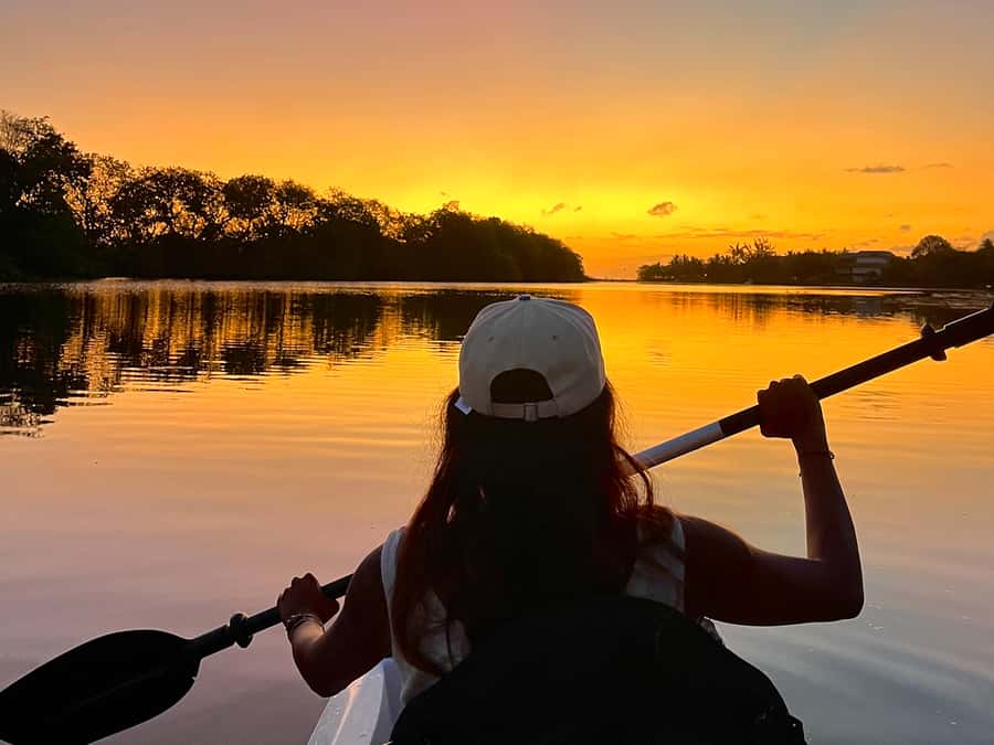Guided Sundowner Kayak Tour - Meeting at Tamarin Bay and getting ready