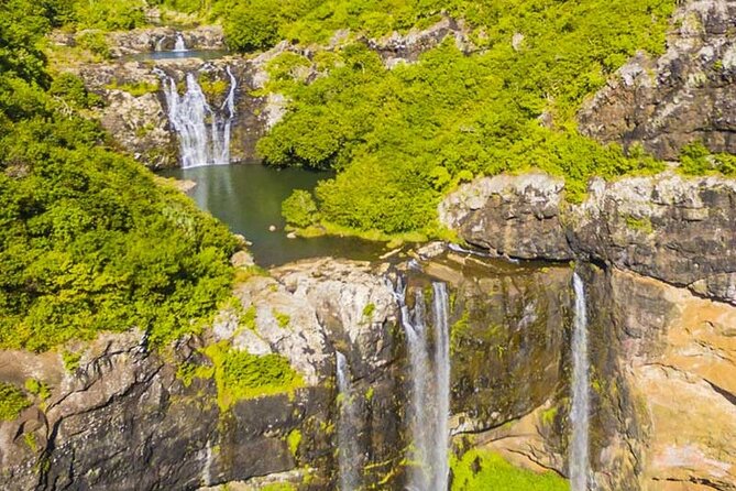 Hiking Trip Full-Day: The Magnificent 7 Waterfalls Sept Cascades including Lunch - The 9 a.m. pickup and drive to Henrietta