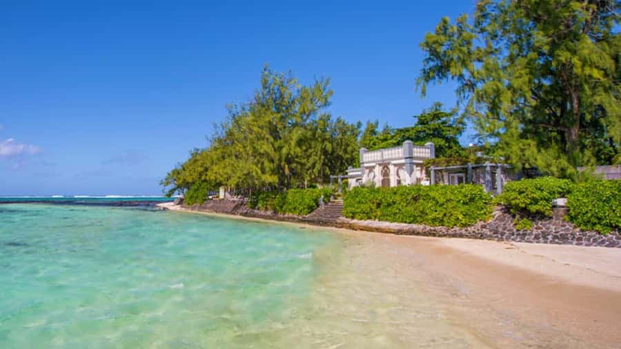 Ile Aux 2 Cocos with lunch and Snorkeling or Glass Bottom - Reaching Ile des Deux Cocos by boat