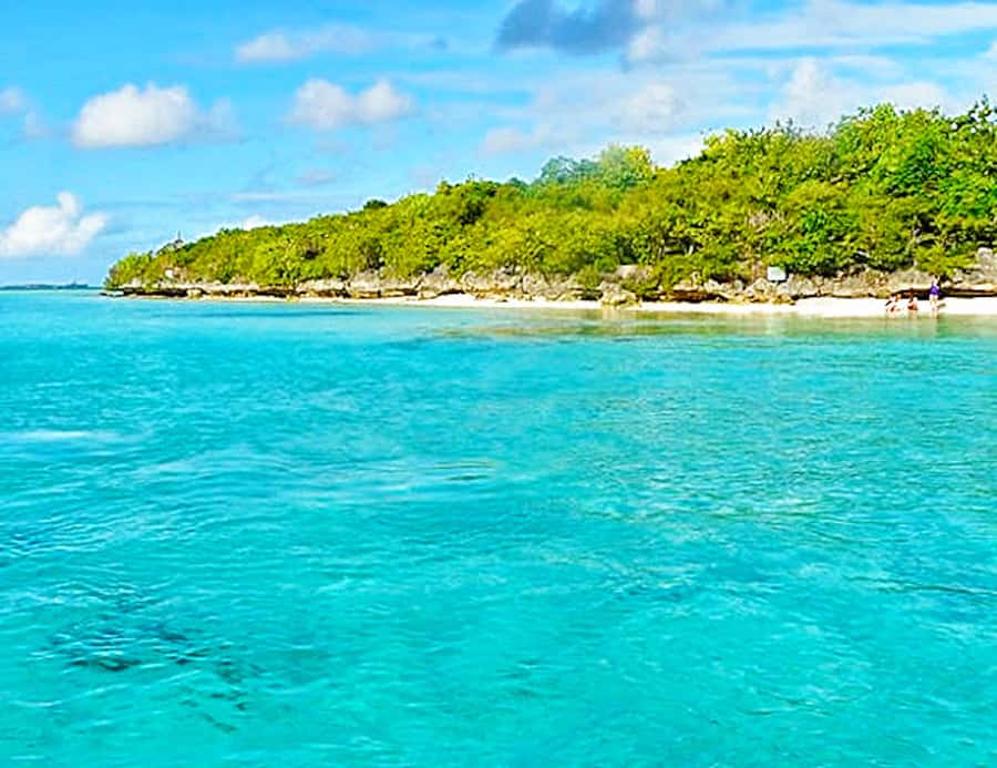 Ile aux Aigrettes Reserve & Blue Bay Glass Bottom Boat - Blue Bay Beach gives the day room to breathe