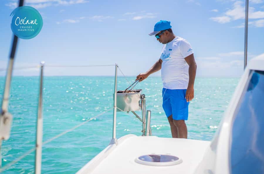 Ile Aux Bénitiers : Private Catamaran Cruise & Gourmet Lunch - What the Crew Adds to the Day